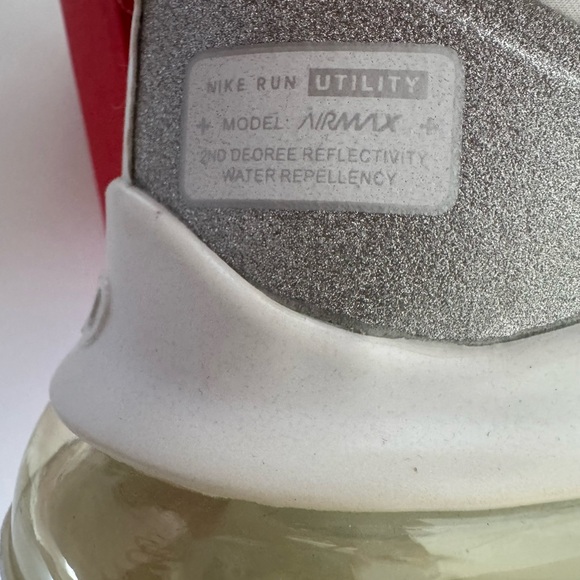 Nike White and Gray Sneakers with Modern Design - Picture 6 of 9